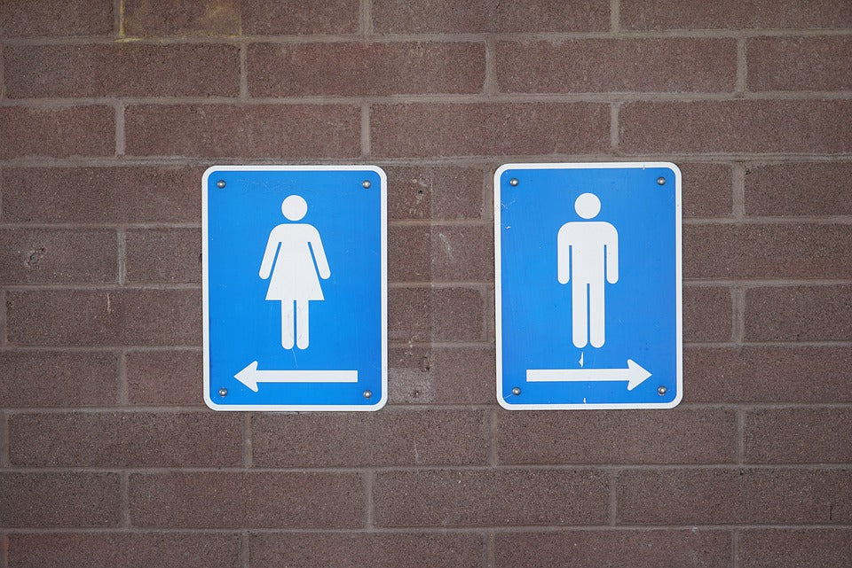Señales de baño color azul hombre y mujer. Pañales para adultos.